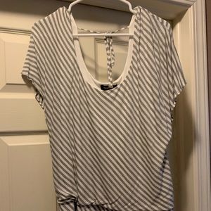 🔲▪️White House Black Market Tie Back Top ▪️🔲